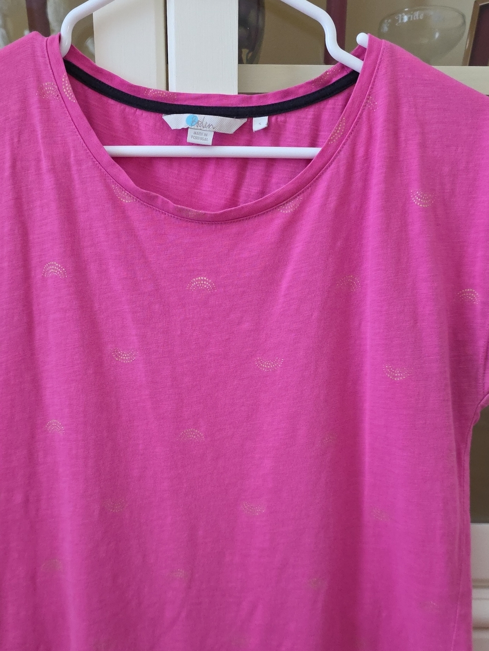 Boden Pink Short Sleeve Tee with Gold Dot Accents